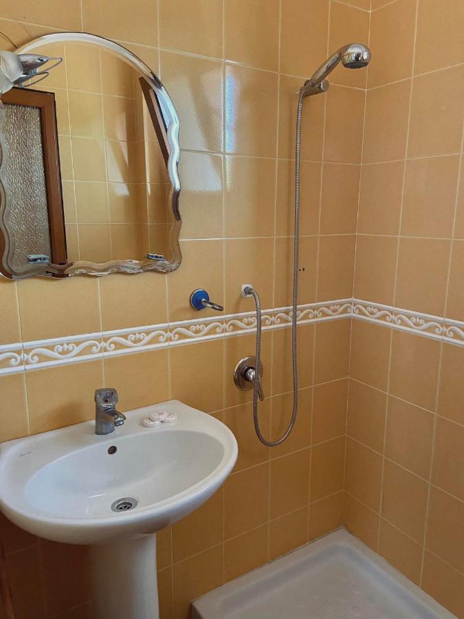Maria Rentals Radhime Bagian luar foto